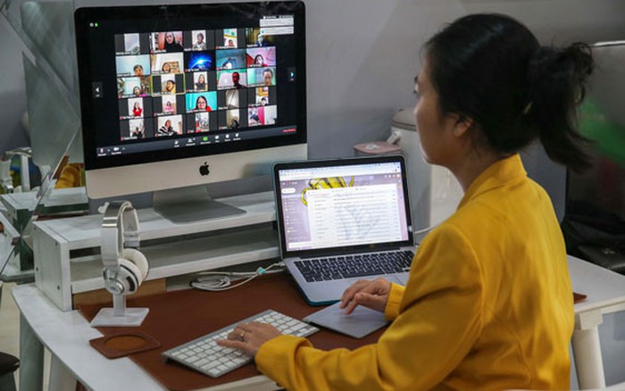 Làm việc freelance cho phép lập trình viên làm việc từ bất kỳ đâu với máy tính và kết nối internet