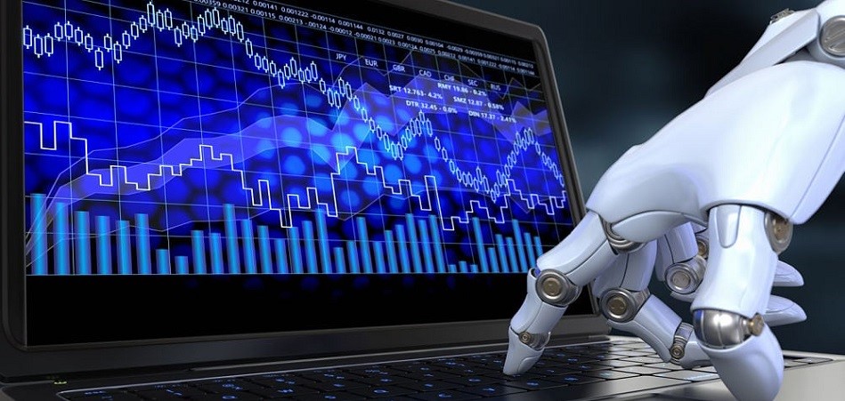 AI đang phân tích dữ liệu tài chính trên laptop giúp người dùng quản lý chi tiêu hiệu quả