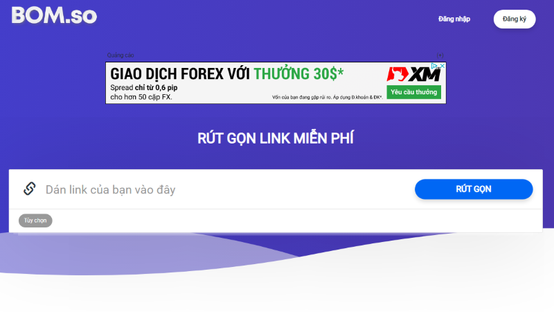 Người dùng đang sử dụng máy tính để rút gọn link kiếm tiền