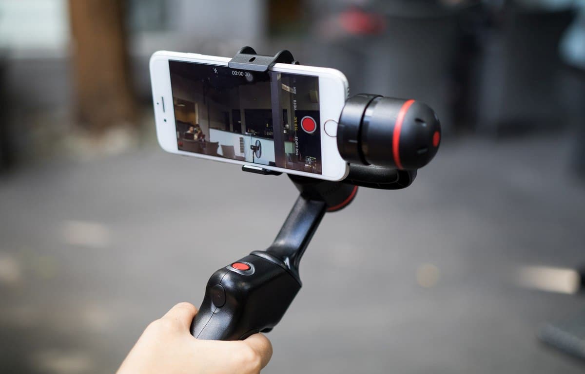 Quay video ngoài trời mang lại ánh sáng tự nhiên và không gian thoải mái