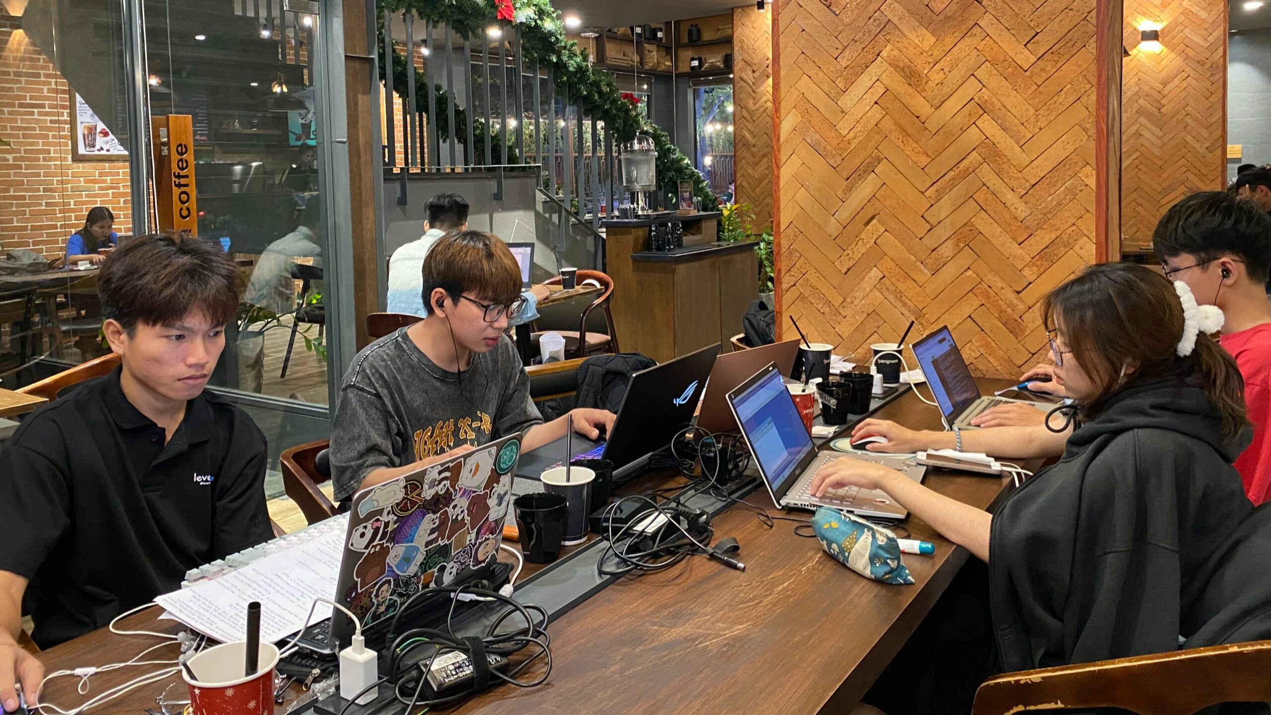 Kiếm tiền online cho phép bạn làm việc từ bất cứ đâu chỉ cần có kết nối internet